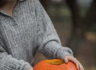 Chystáte se vyřezávat dýni? Inspirujte se! Tyto nápady vás dostanou